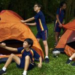 雅加达英华学校的学生在搭帐篷