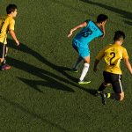 仰光国际学校（ISY）的学生踢足球
