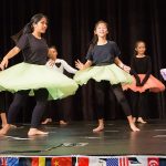 国际社区学校的学生表演芭蕾舞