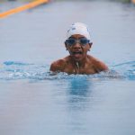 苏瓦国际学校的小男孩在游泳