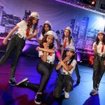 普吉岛领先国际学校的学生跳现代舞