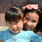京都国际学校的小女们开心合影