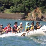 大阪YMCA 国际学校的学生们划船