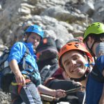 意大利亚得里亚海世界联合学院的学生们在徒步爬山
