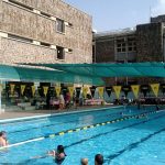 新德里美国大使馆学校的室外游泳池