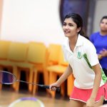 孟买新加坡国际学校的学生打羽毛球