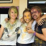 石山国际学校的学生脸上带着颜色