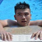 伊斯兰堡国际学校的男孩在游泳池