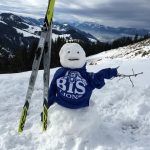 穿着巴伐利亚国际学校校服的雪人