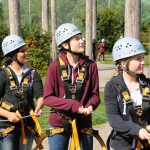 法兰克福莱因-美茵国际学校的学生们戴着安全帽运动