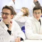 乌尔姆/新乌尔姆国际学校的学生在实验室