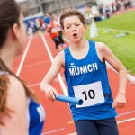 慕尼黑国际学校的学生们跑接力赛