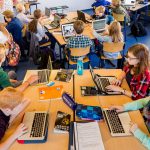 慕尼黑国际学校的学生们在电脑室