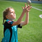 迪拜诺德安达国际学校的小女孩抛掷铅球