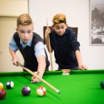 圣乔治英国国际学校科隆校区的学生打桌球