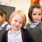 圣乔治英国国际学校科隆校区的小女孩微笑