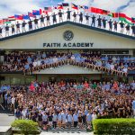 菲律宾信仰学院的全体学生集体照