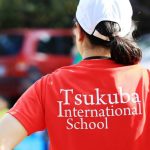 筑波国际学校的学生穿着学校T恤