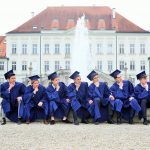 巴伐利亚国际学校的毕业典礼学生合影