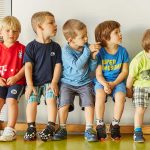 法兰克尼亚国际学校的幼儿园小朋友排排坐