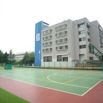 韩国国际学校首尔校区的篮球场和教学楼