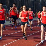 首尔龙山国际学校的学生练习长跑