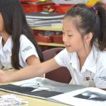 河内英国越南国际学校的学生在画画