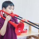 河内英国越南国际学校的学生练习吹号