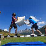 阿尔卑斯卓士学校的学生进行有趣的体育活动