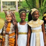 加纳国际学校的学生穿着传统服装